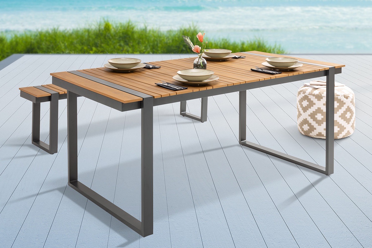 Záhradné stoly pre relaxáciu vo vašom vonkajšom priestore